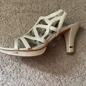 Naturalized nude heels